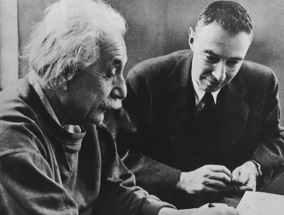 Einstein et Oppenheimer