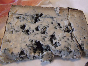 Spanish cabrales blue cheese. (Wikimedia Commons)