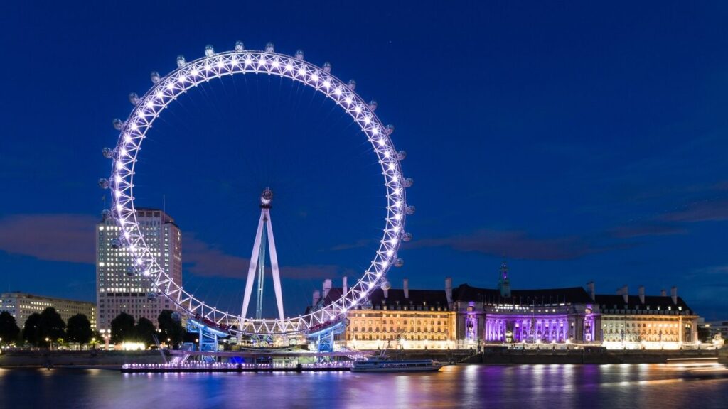The London Eye and the City Hall at night. Original public domain image from Wikimedia Commons